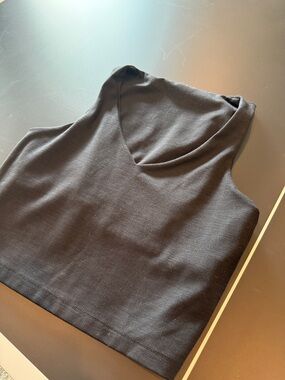 Beyond Yoga Black V-Neck Cropped Tank